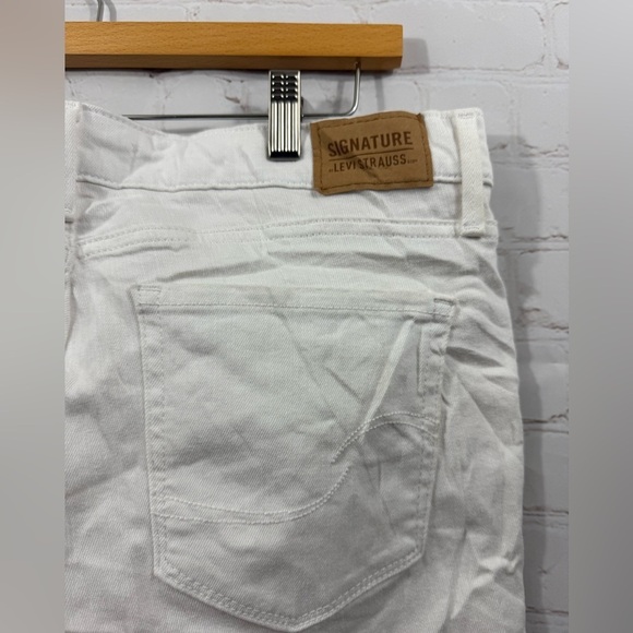 Signature Levi Strauss Mid-Rise Capri Womens Size 12 Off White Ankle/Crop (READ) - Picture 2 of 9